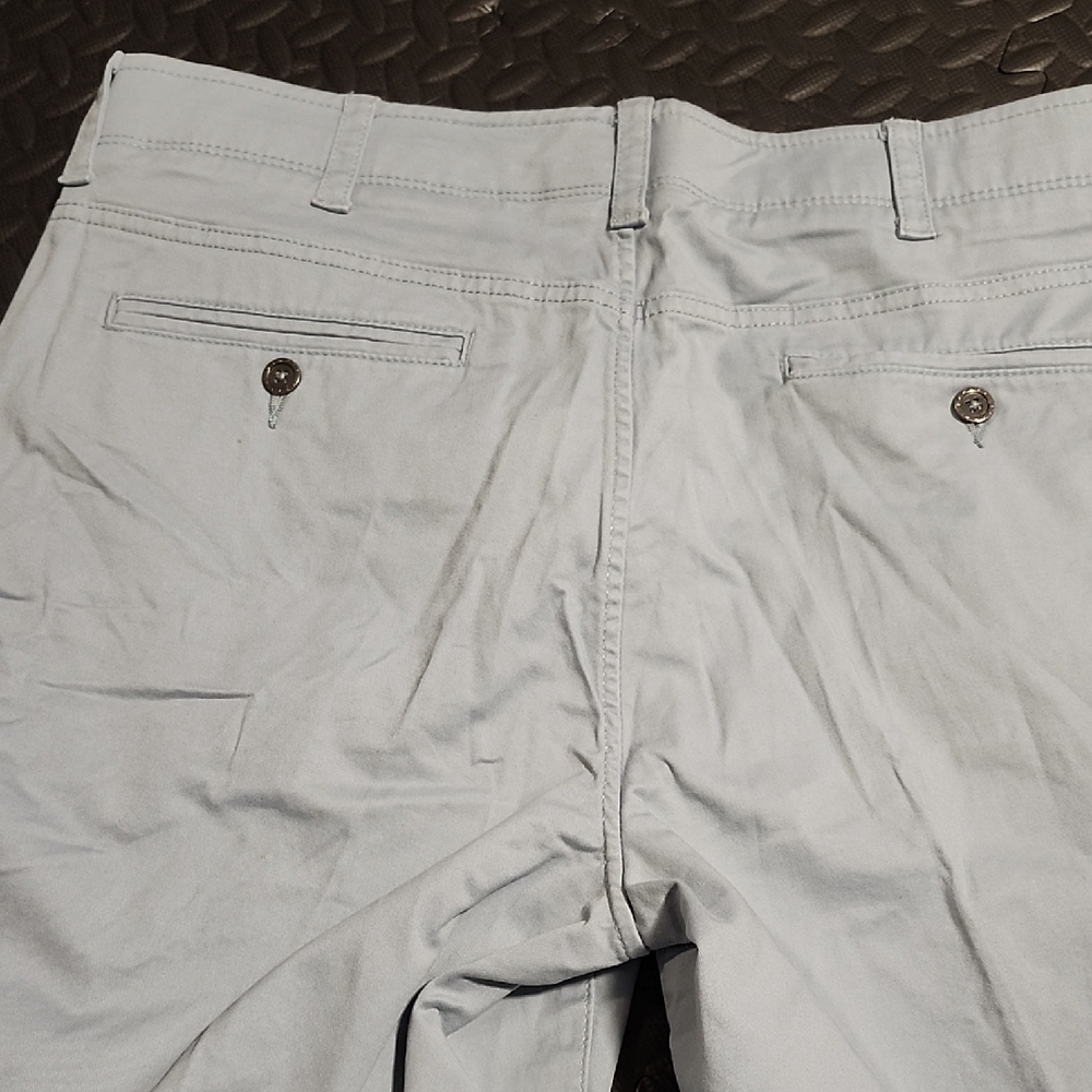 ⭐ Denver Hayes Men's Light Gray Flat Front Shorts Size 36 - Picture 6 of 6